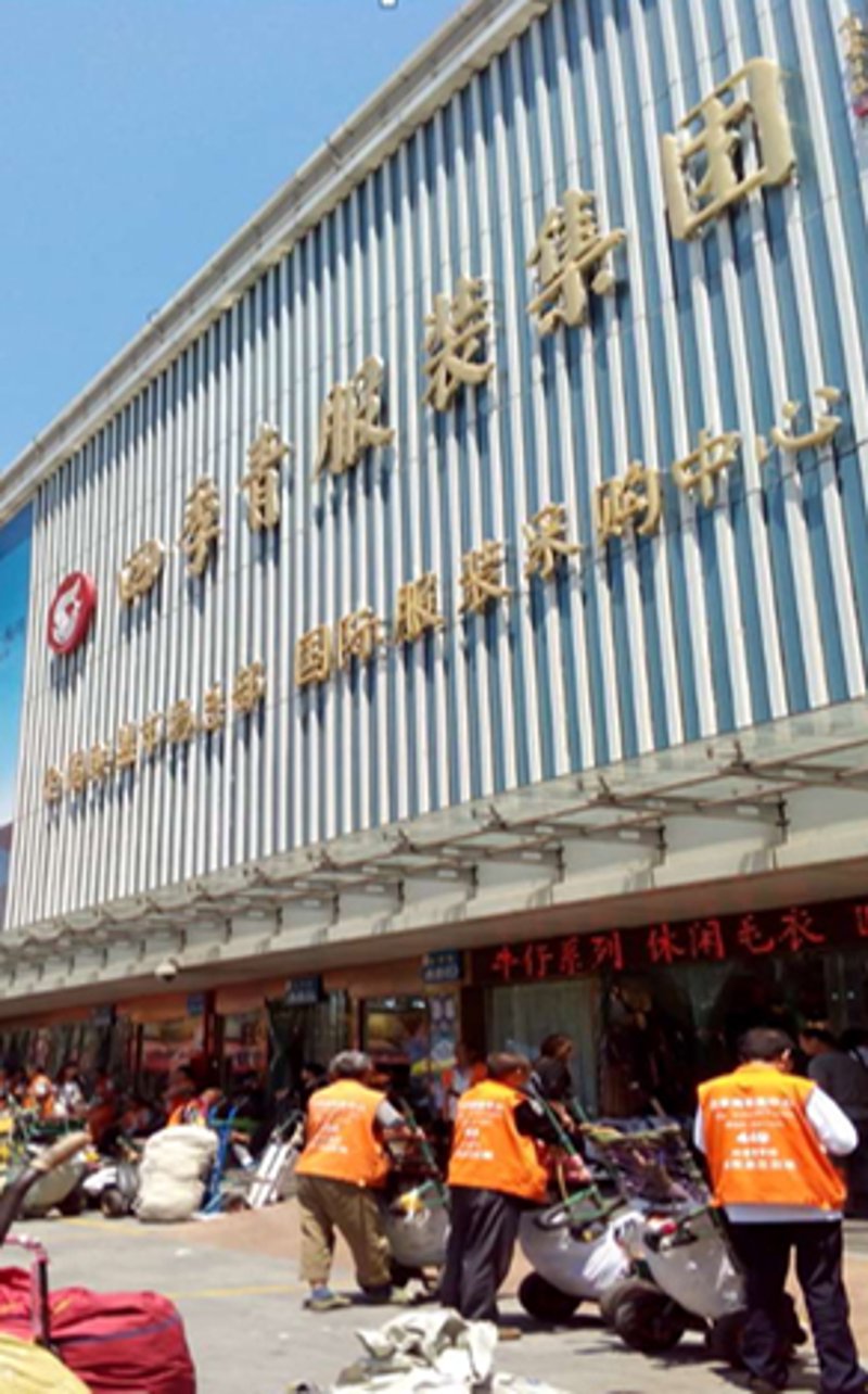 在杭州的商贸批发和零售贸易中,一份简洁明了的商品采购合同对于买卖双方都至关重要。下面将通过对比分析,分享两种不同版本的合同范本,并探讨其优劣势。